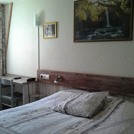 Hotel Contact 2*
